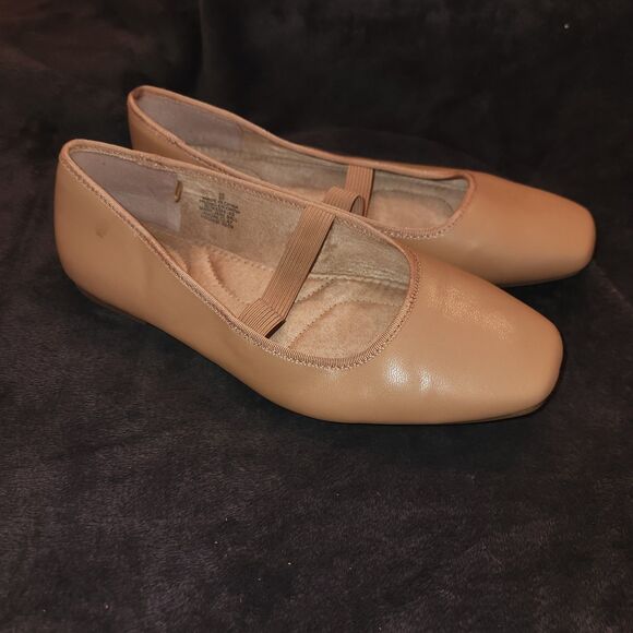 Tan Women's Old Navy Mary Jane Ballet Flat Buckle Ankle Strap Square Toe Size 10 - Picture 2 of 5
